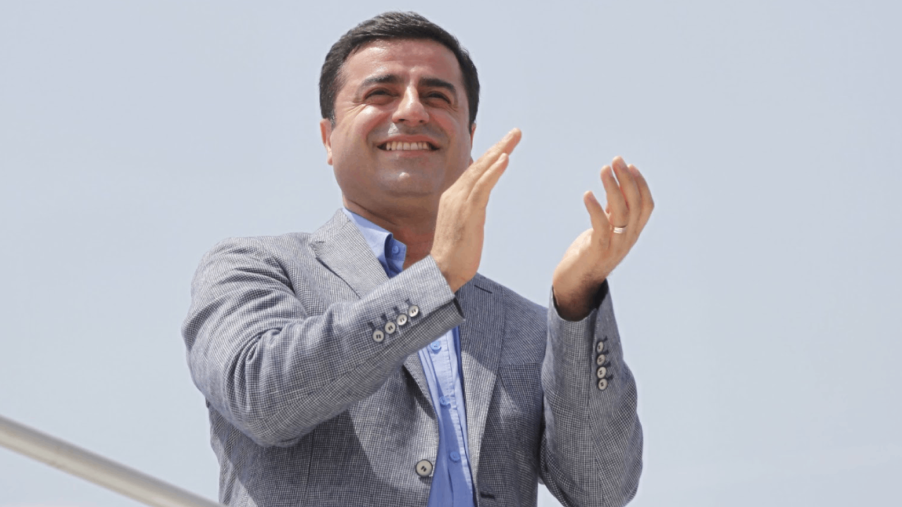Demirtaş gençlere seslendi: Ülke çok kastı be genç arkadaşım, bi’ açıp kapayın diyorum