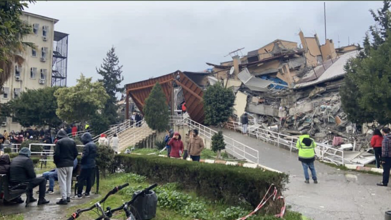 Hatay'da AFAD binası, İskenderun ve Antakya'da hastaneler ile polisevi yıkıldı