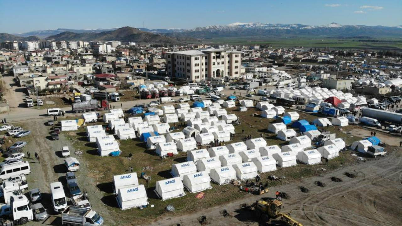 Yüzbinleri soğuğa mahkum eden skandal: 'AFAD'ın stoku yetersiz, ihale verilen yandaş firmadan bir tane bile çadır alınmadı'