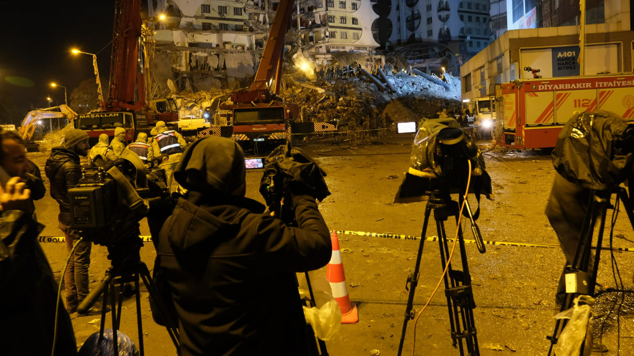 Deprem bölgesindeki gazeteci kovuldu: 'İletişim Başkanlığı yurtdışındaki genel merkezi aramış'