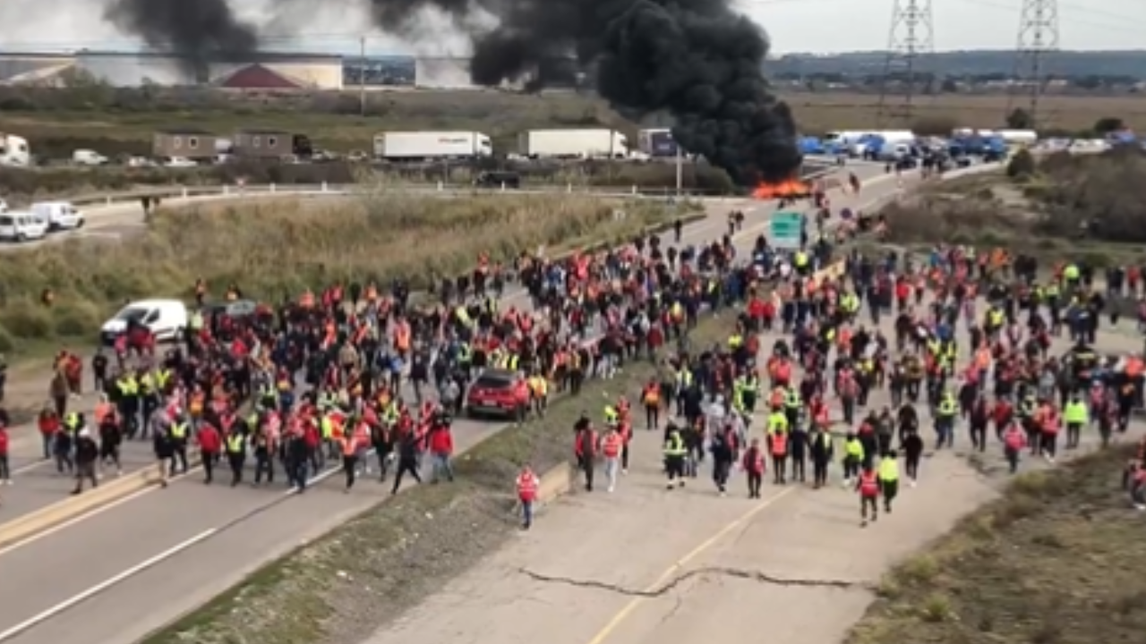 Protestolar devam ediyor: Fransa alev alev