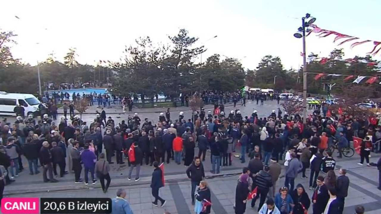 Ekrem İmamoğlu'nun Erzurum mitingine saldırı