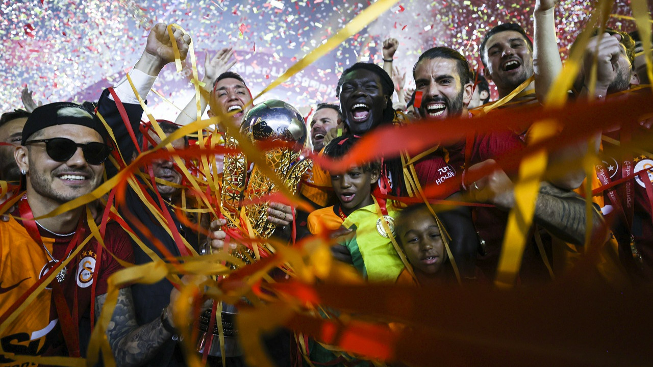 Bafetimbi Gomis, Galatasaray'dan ayrıldığını duyurdu