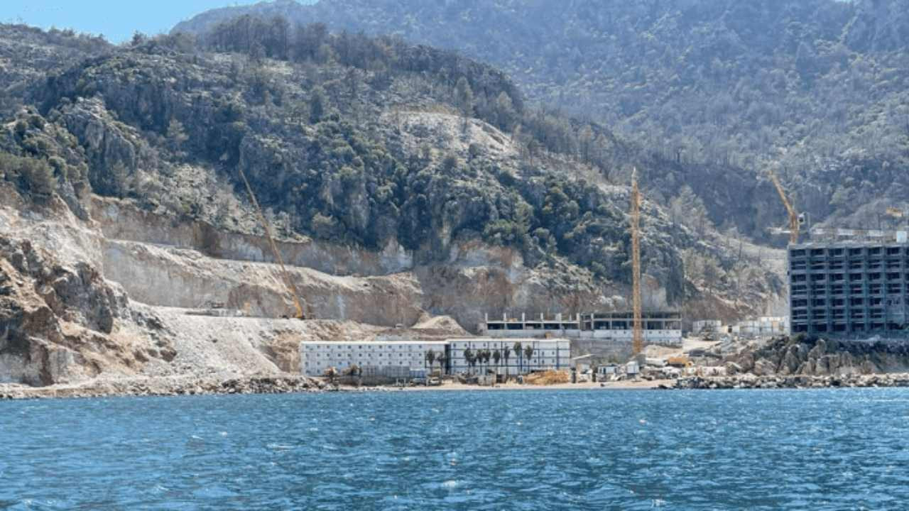 Marmaris Belediyesi Kızılbük Koyu İçin Harekete Geçti: Sinpaş'ın Ruhsatlar İptal Edildi
