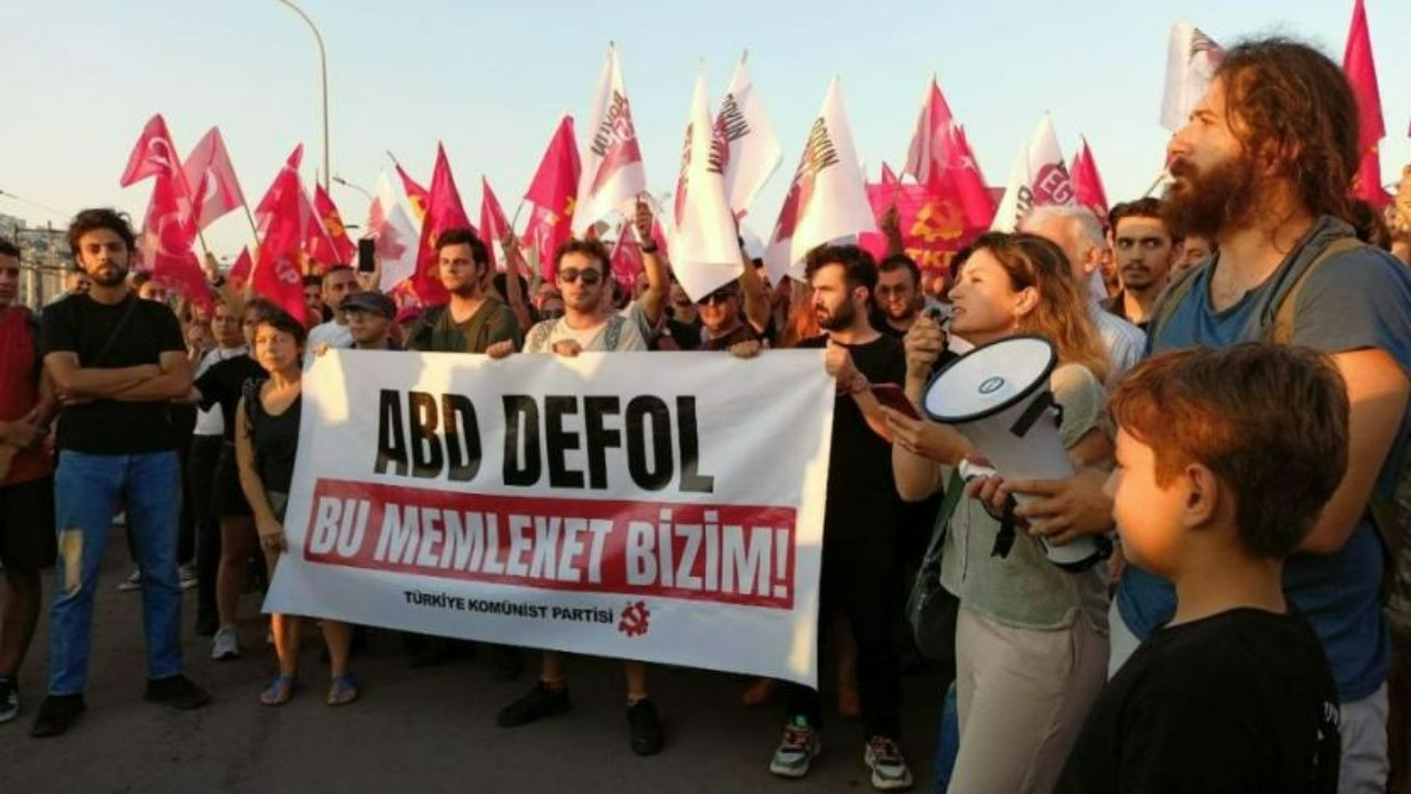 TKP, Sarayburnu'na demirleyen ABD Savaş Gemisi'ni protesto etti: 'Defol!'