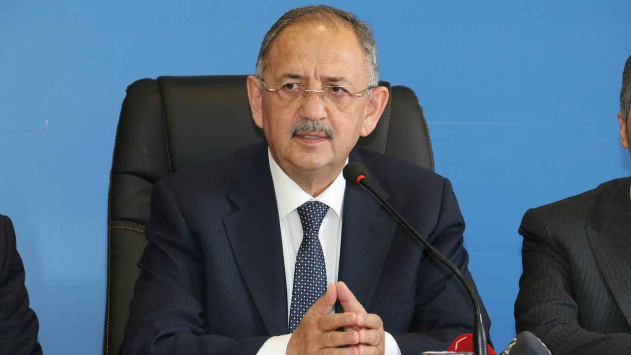 Depremin yıldönümünde Çevre Bakanı bunu da söyledi: Ölüsü olmayan 'villamız oldu' diyor
