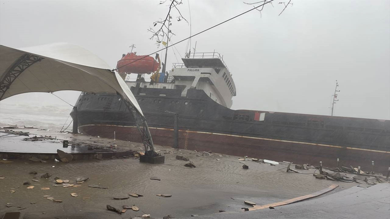 Zonguldak'ta batan gemideki mürettebattan acı haber: 1 kişinin cansız bedenine ulaşıldı