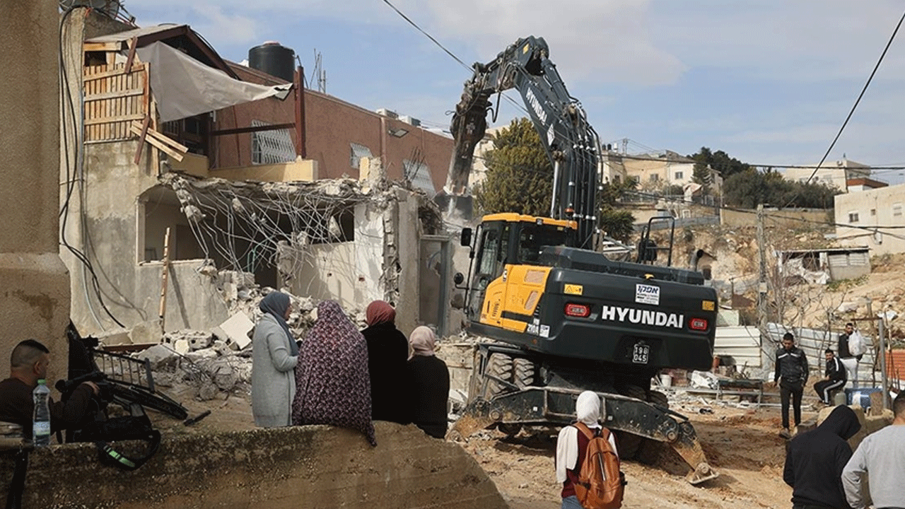 İsrail, Batı Şeria'da 'ruhsatsız' olduğunu öne sürdüğü 3 evi yıktı