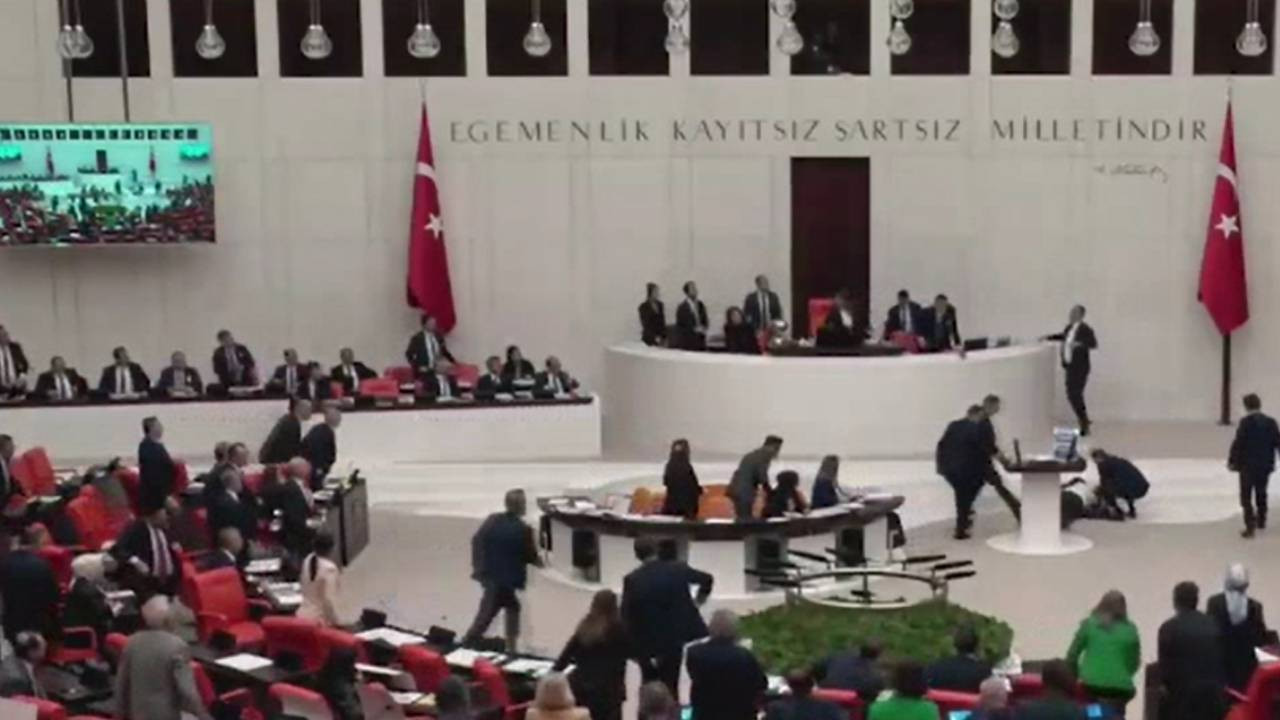 Tutanaklara geçti: Bitmez, Meclis'te kalp krizi geçirdiği sırada AKP sıralarından 