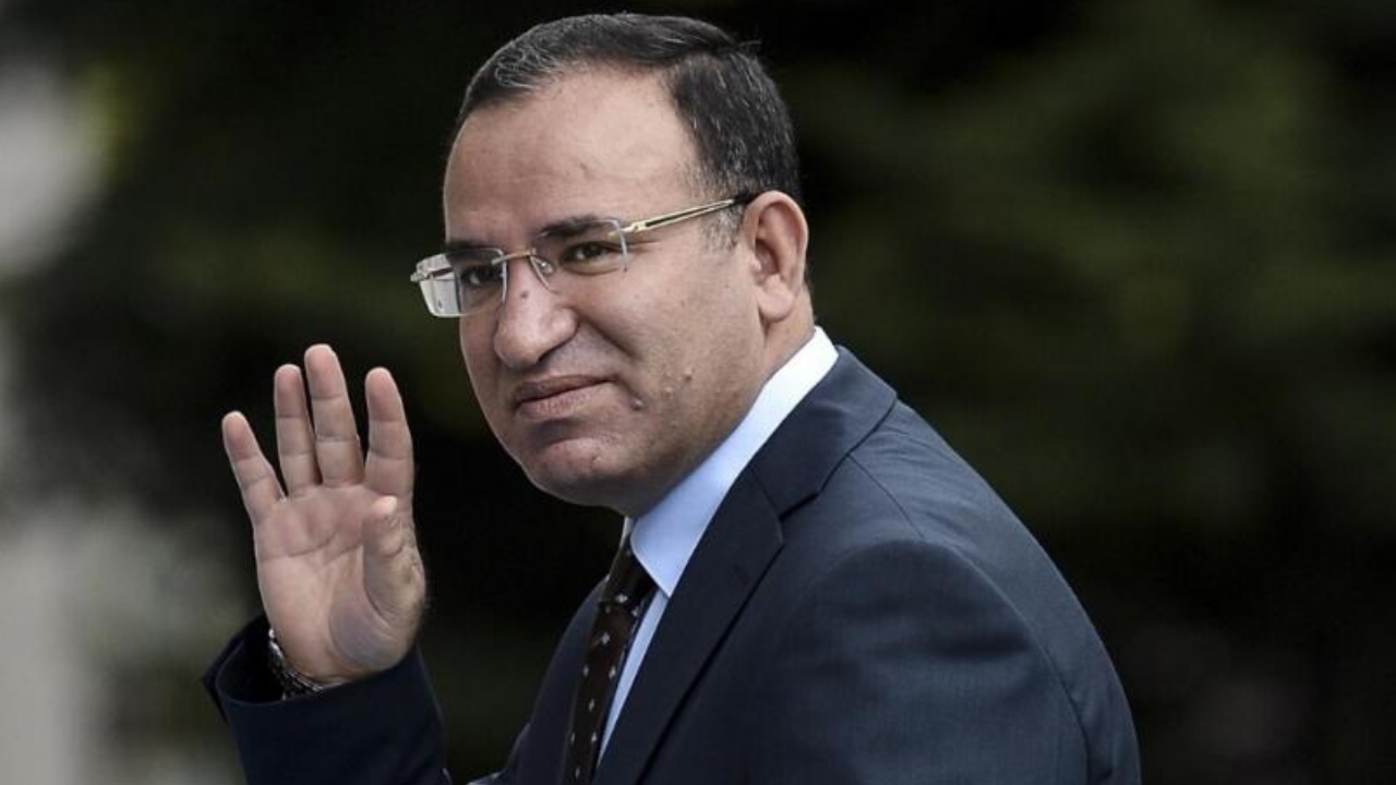 Anayasayı hiçe saymak yine ona düştü... PORTRE I Hukukla savaşan hukukçu: Bekir Bozdağ