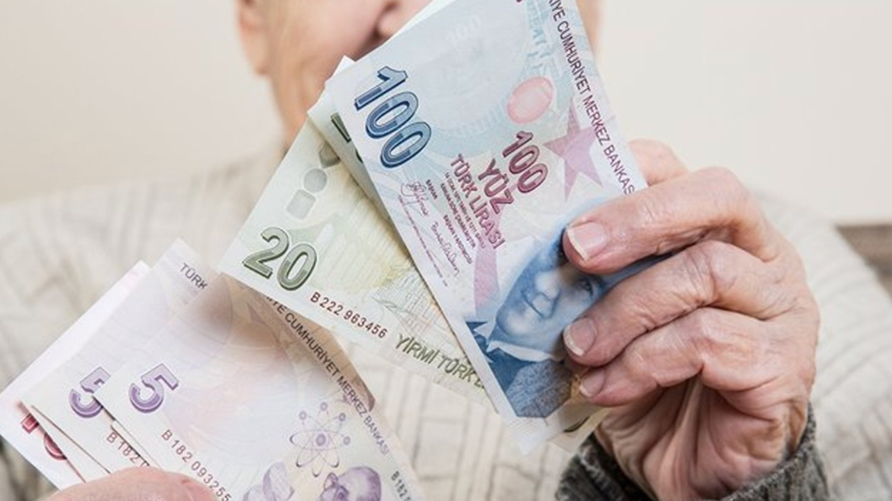 Zam bekleniyor: SGK Uzmanı Sevinç, emekli ikramiyeleri için net rakam verdi