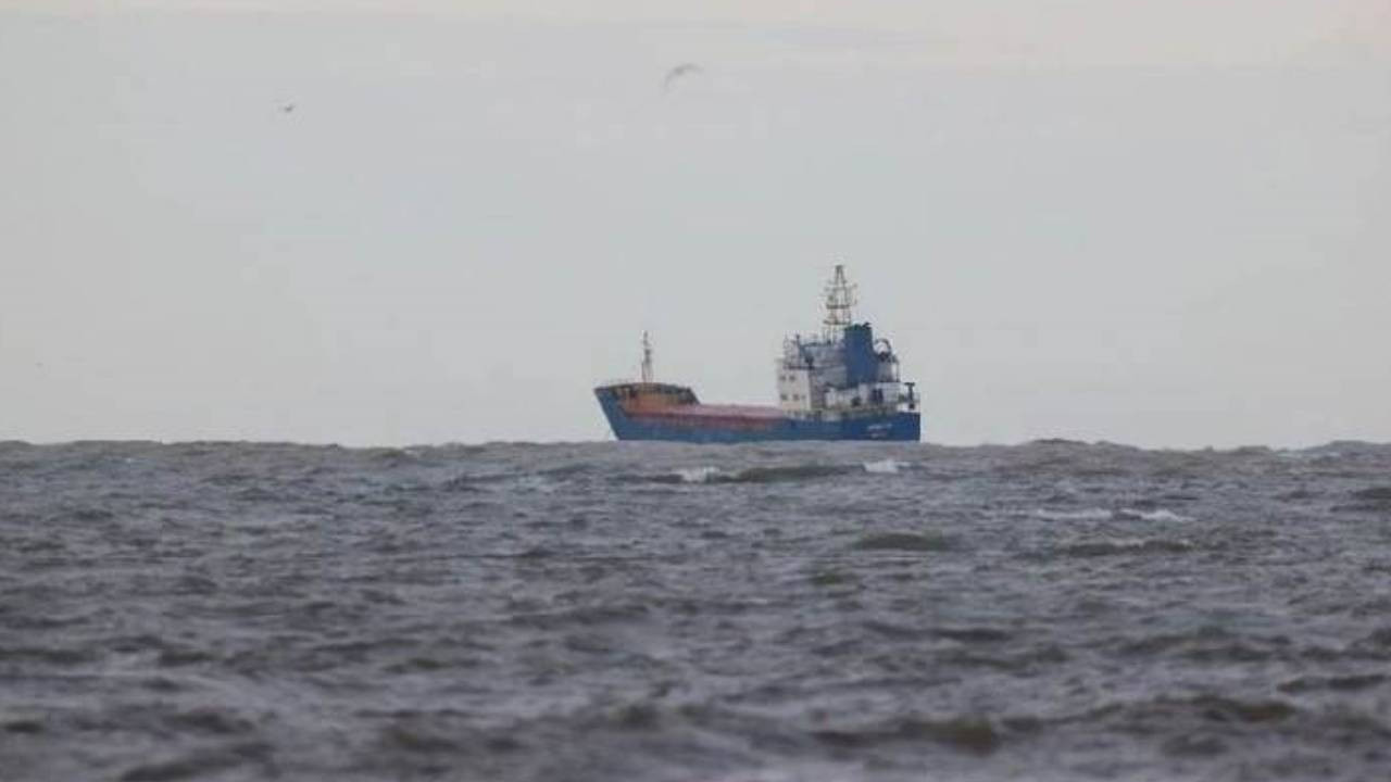 Marmara Denizi'nde kargo gemisi battı! Mürettebatı kurtarma çalışmaları sürüyor