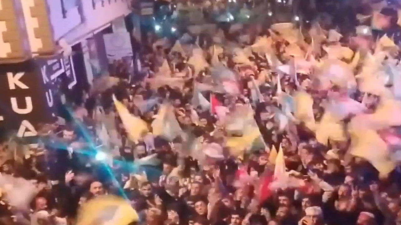 Van'da YSK'nın Abdullah Zeydan kararı ardından coşkulu kutlama