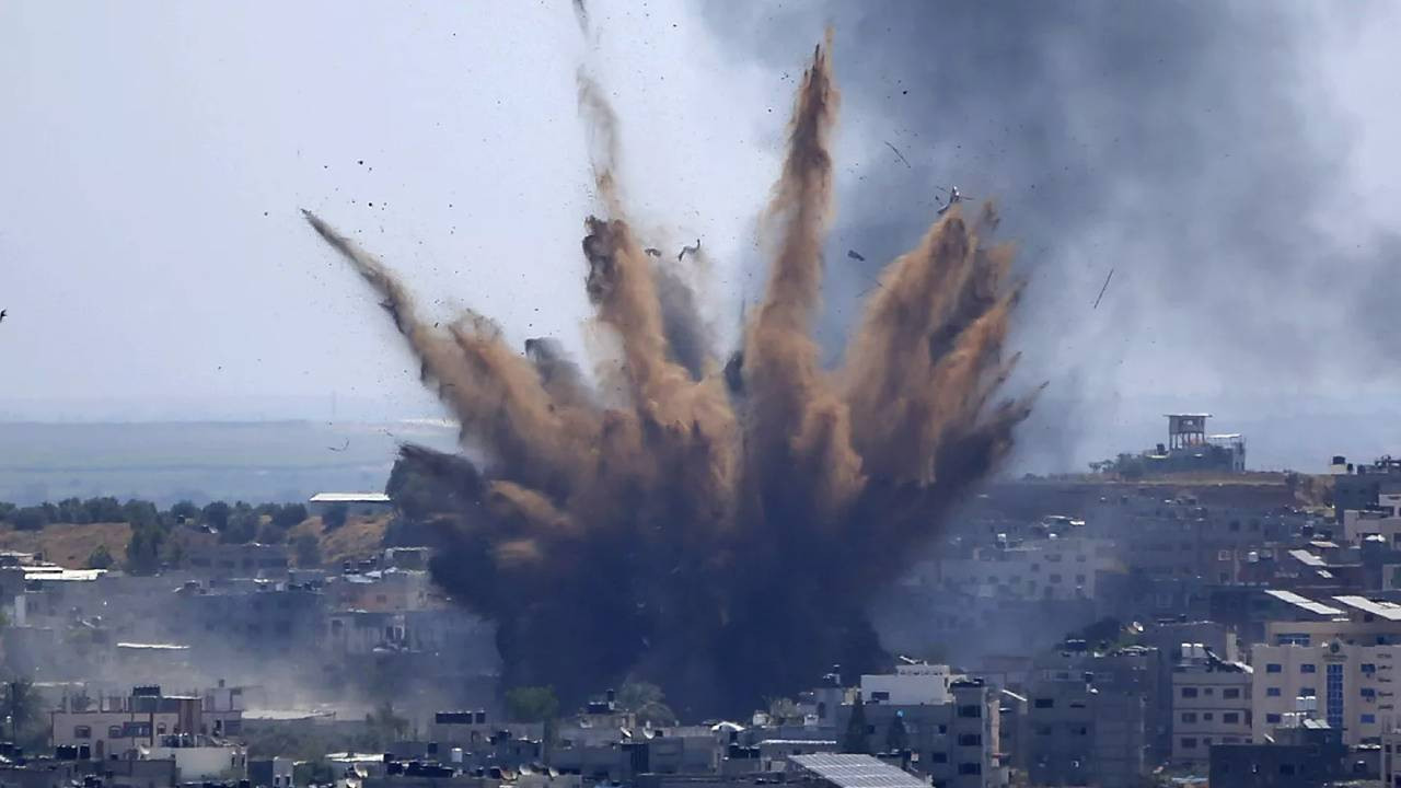 İsrail ordusunun Refah'ta bir evi bombaladı: 4 Filistinli hayatını kaybetti