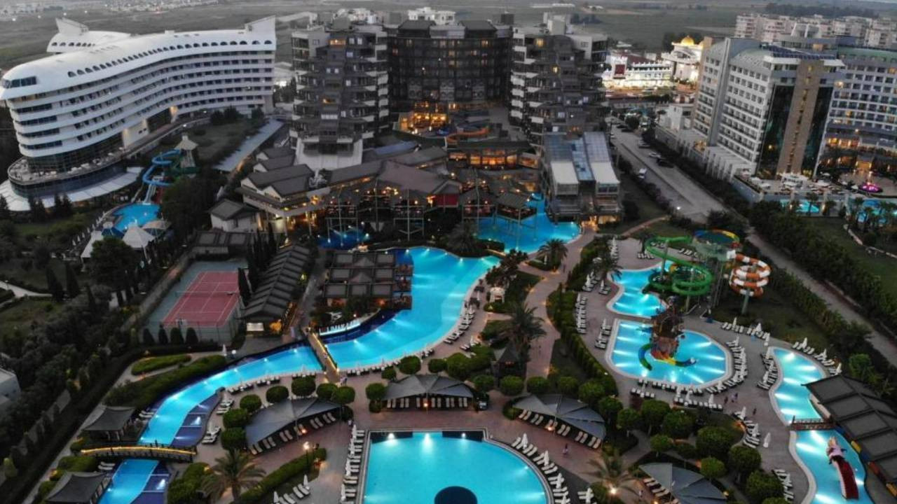 Limak'tan açıklama geldi I Antalya'da Limak Lara Hotel'de Türk müşterinin yaşadıkları 'pes' dedirtti! "Milliyet farkı" diyerek fazla ücret aldılar