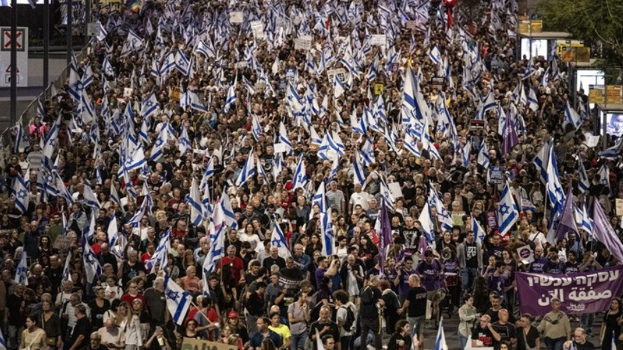 İsrailliler ülke genelinde esir takası anlaşması ve Netanyahu'nun istifası için sokaklara indi