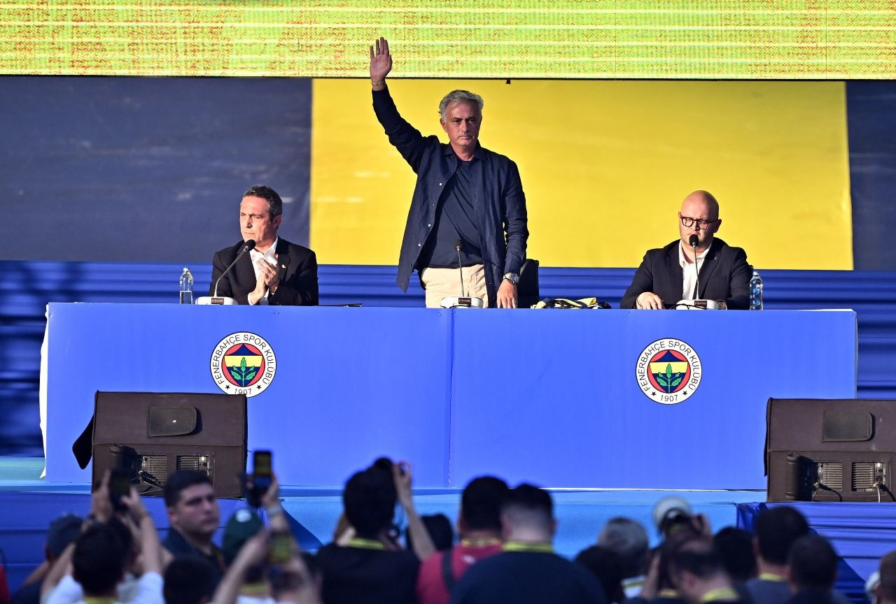 Mourinho Fenerbahçe taraftarıyla buluştu: 'Sizin hayalleriniz benim hayallerim' - Resim: 11