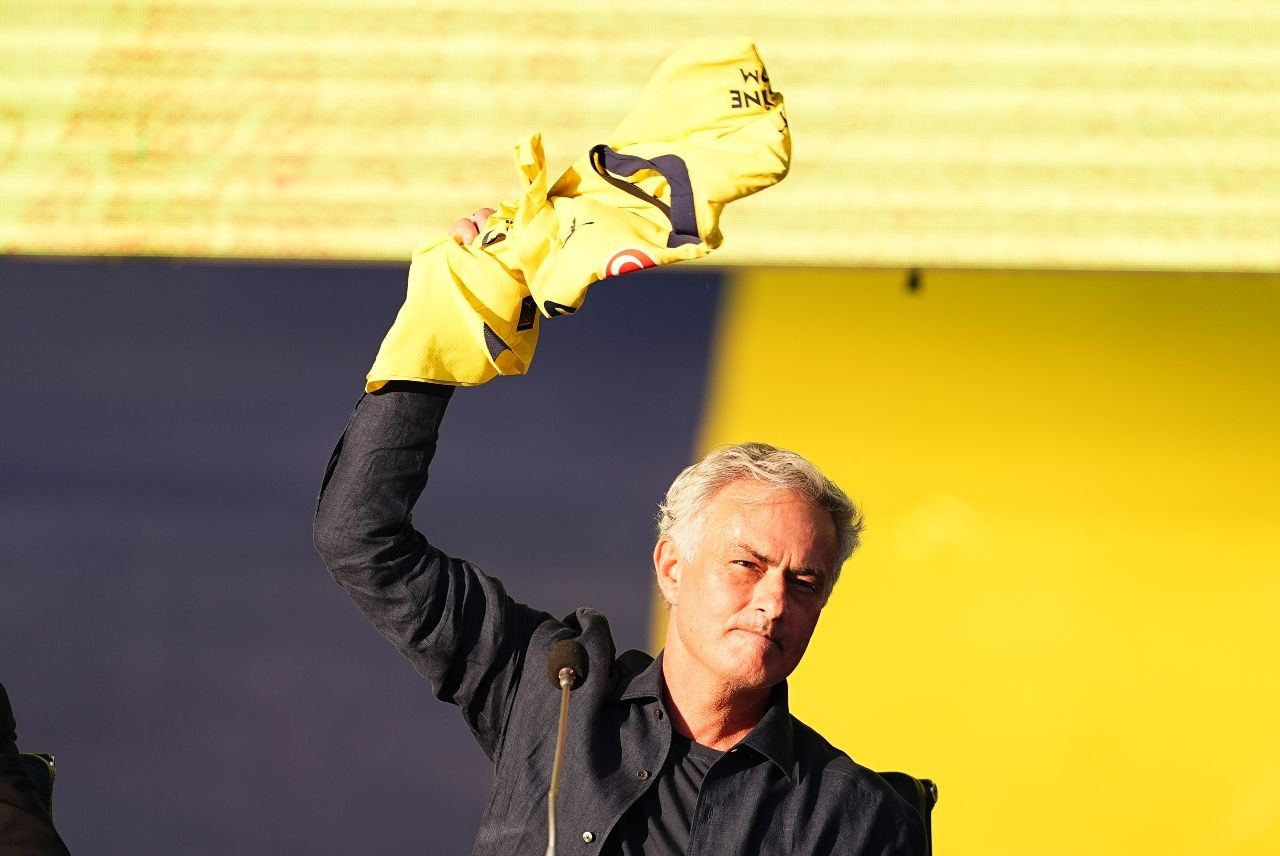 Mourinho Fenerbahçe taraftarıyla buluştu: 'Sizin hayalleriniz benim hayallerim' - Resim: 13