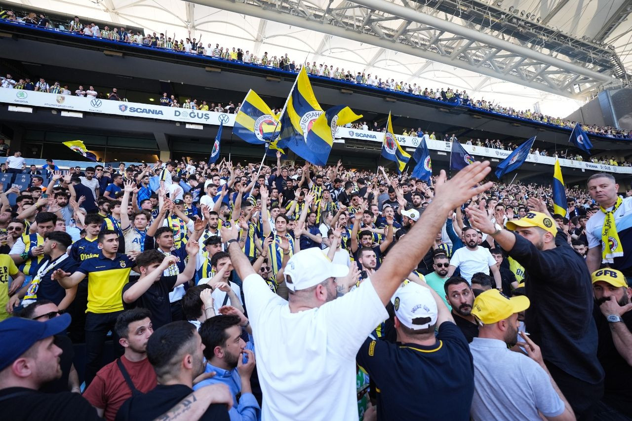 Mourinho Fenerbahçe taraftarıyla buluştu: 'Sizin hayalleriniz benim hayallerim' - Resim: 7