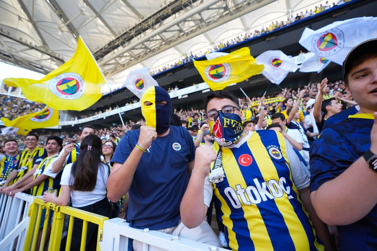 Mourinho Fenerbahçe taraftarıyla buluştu: 'Sizin hayalleriniz benim hayallerim' - Resim: 8