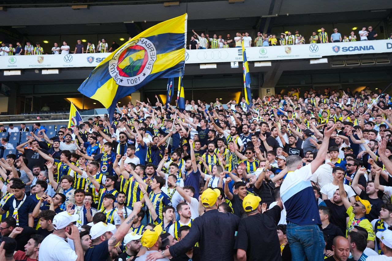 Mourinho Fenerbahçe taraftarıyla buluştu: 'Sizin hayalleriniz benim hayallerim' - Resim: 9