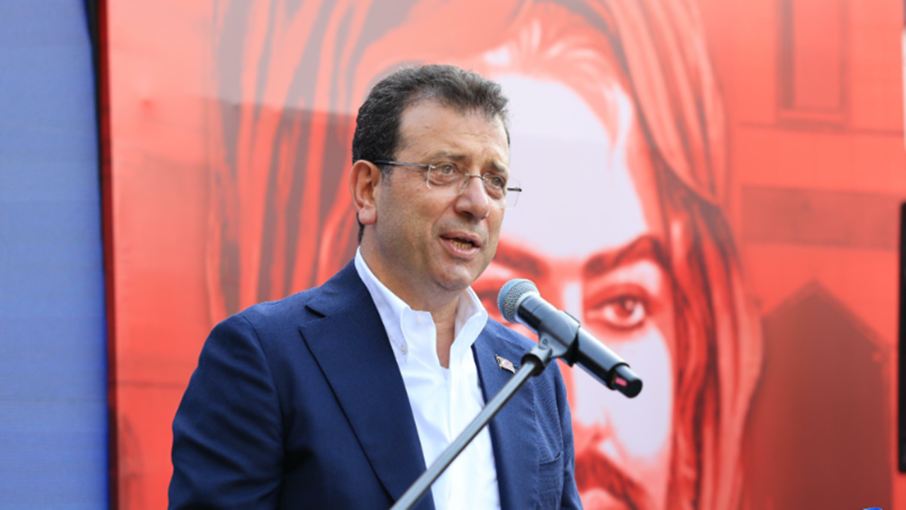 İmamoğlu, Garip Dede Cemevi’nde Aşure Lokmasına Ortak Oldu