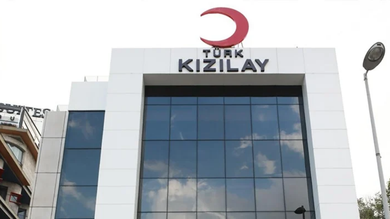 AKP, AYM'ye Karşı: Kızılay'a Çifte Maaş Geri Geliyor