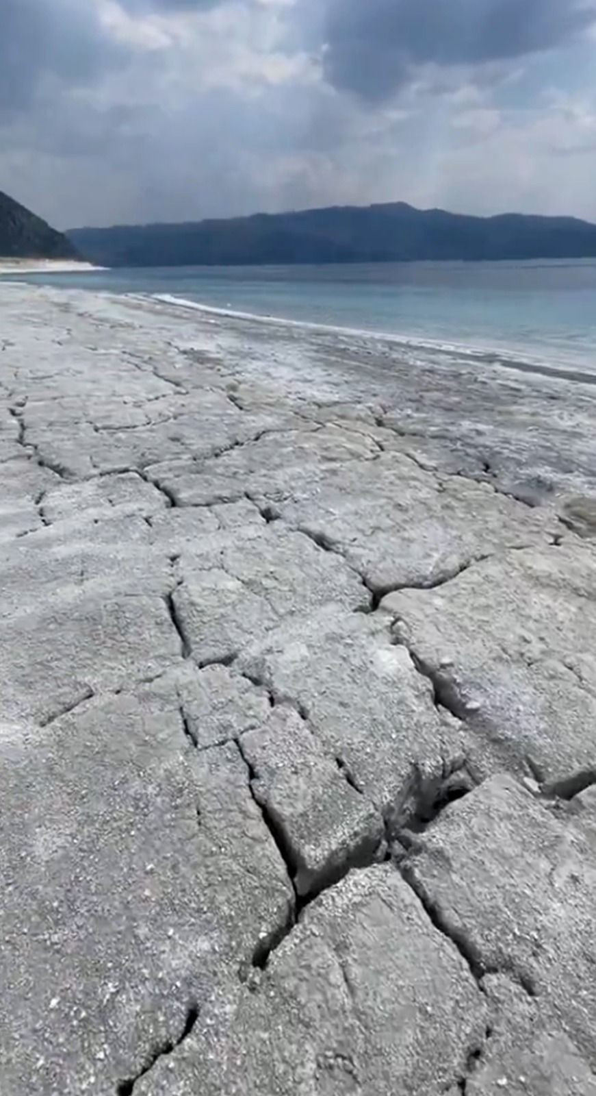 El Birliğiyle Salda'yı Bitirdiler! Göl Kurumaya Yüz Tuttu, Alan Çöplüğe Döndü - Resim: 1