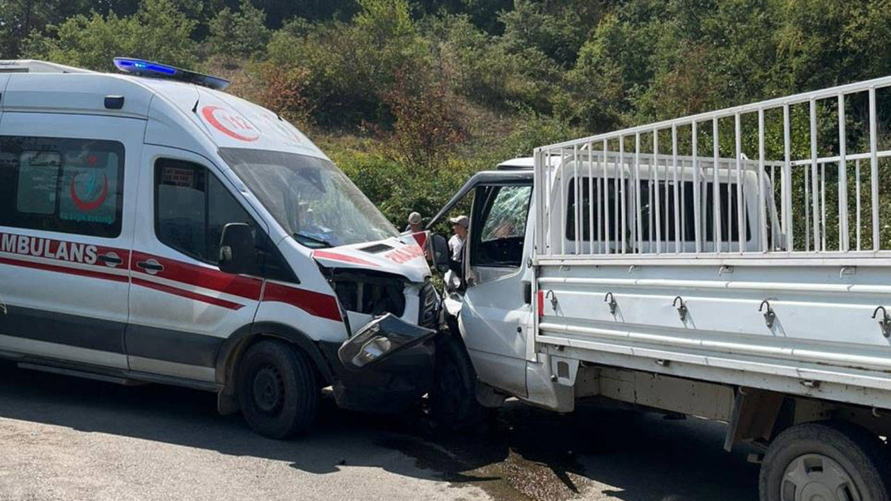Bursa'da İki Ambulans Kamyonet ile Çarpıştı: 7 Kişi Yaralandı