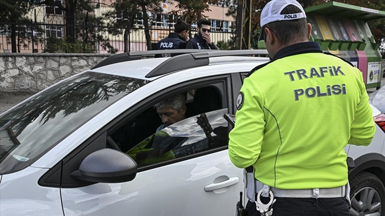 Yeni Uygulama Başladı! Trafikten Men ve Büyük Cezalar Yolda - Resim: 1