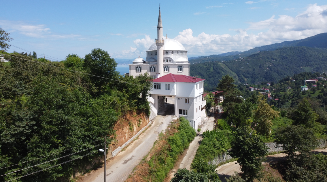 Görenler Gözlerine İnanamıyor: Üstü Lojman, Altı Yol! - Resim: 2