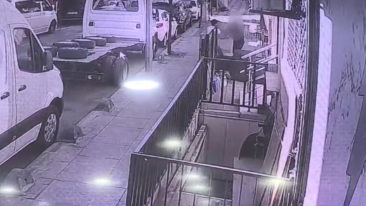 Sokak Yürüyen Hamile Kadını Taciz Etmeye Kalktı O Anlar Kamerada