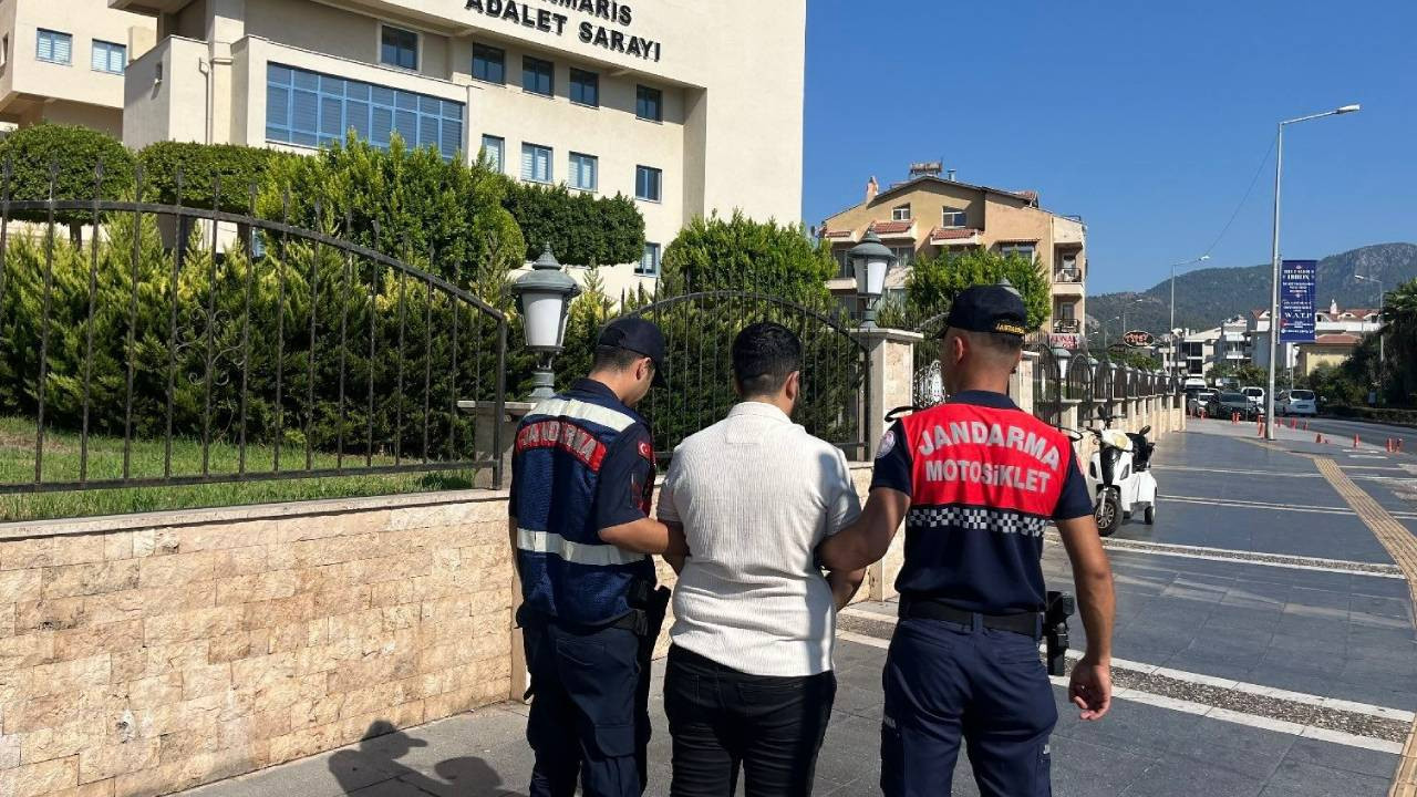 Yakalanmamak İçin Cinsiyet Değiştirmiş... Dolandırıcı Kadın, Erkek Kılığında Yakalandı