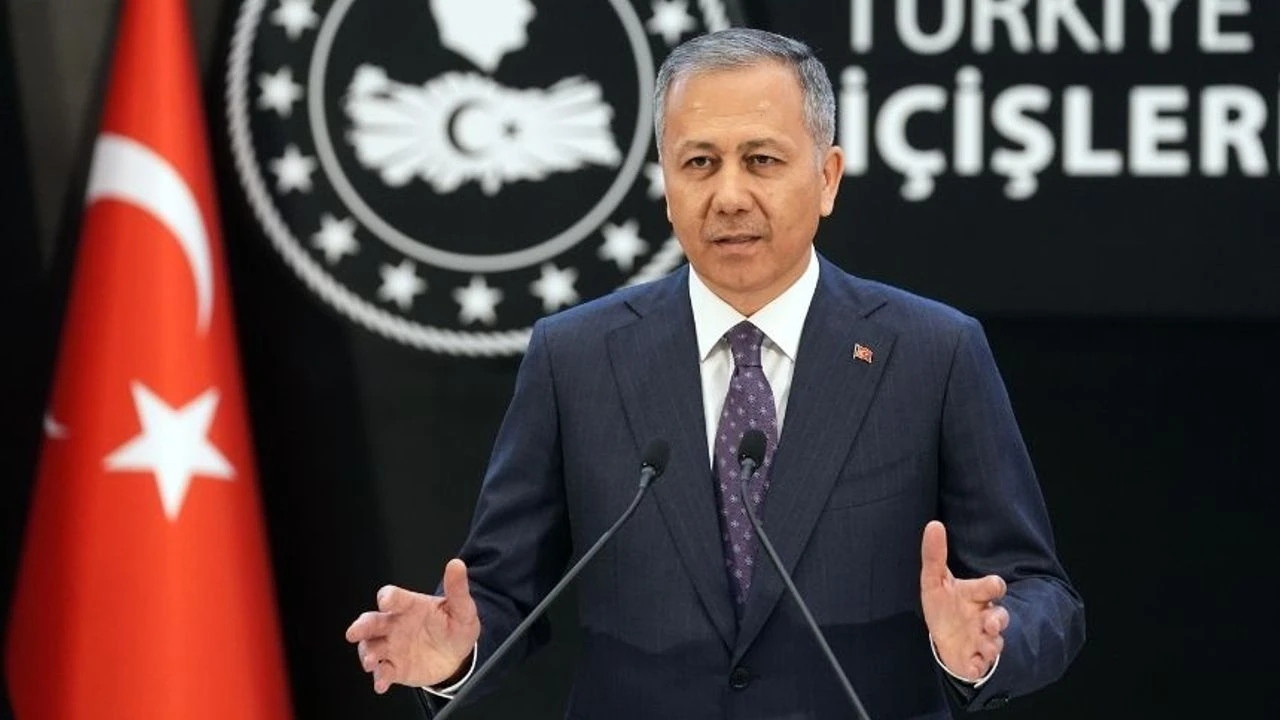 İzmir'de Yangın Felaketi: 900 Kişi Tahliye Edildi