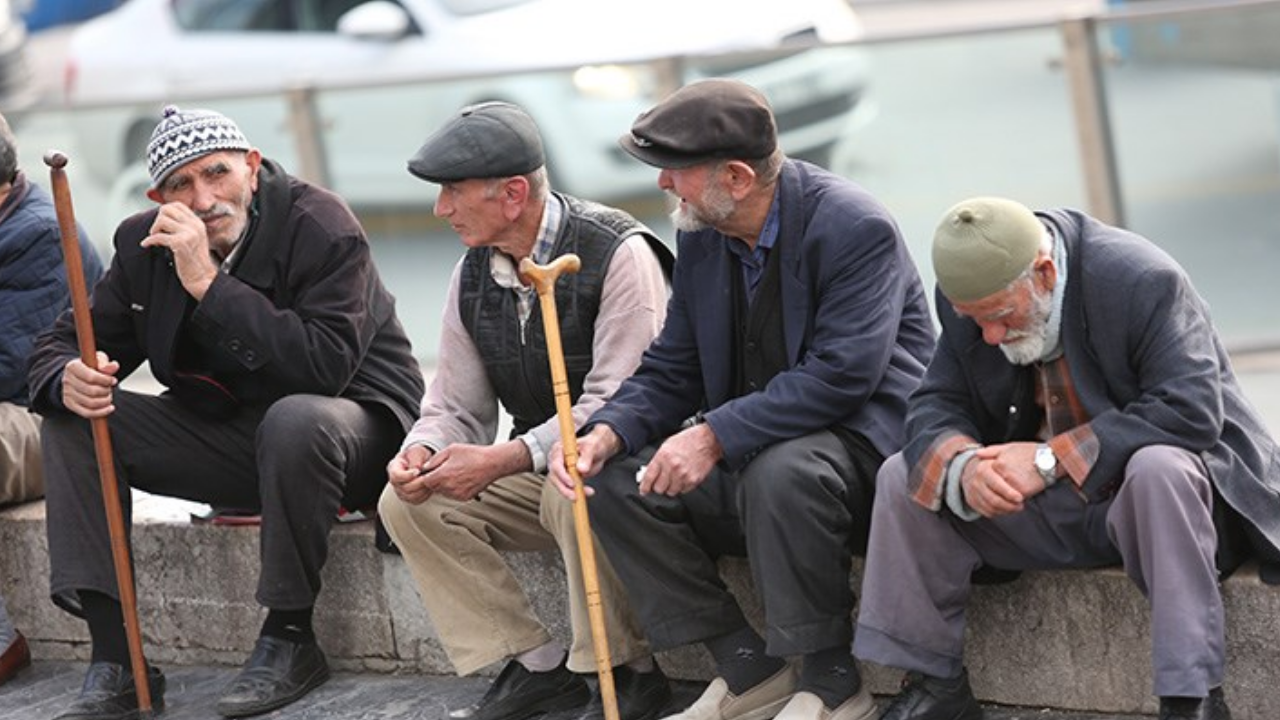 Türkiye'nin En Yaşlı Şehirleri Belli Oldu: Üç Şehir de Aynı Bölgeye Yer Alıyor! - Resim: 1