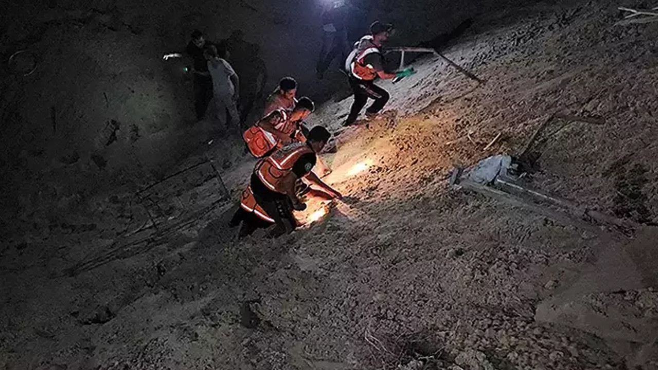 İsrail, Yine Sivilleri Hedef Aldı! Han Yunus Saldırısında Dev Kraterler Oluştu, Çok Sayıda Ölü Var