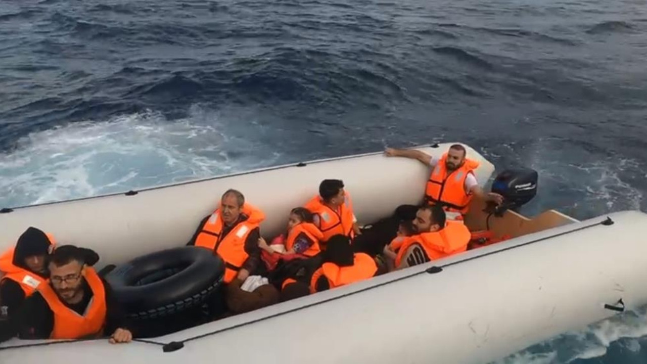Çanakkale'de 5'i Çocuk 11 Kaçak Göçmen Yakalandı