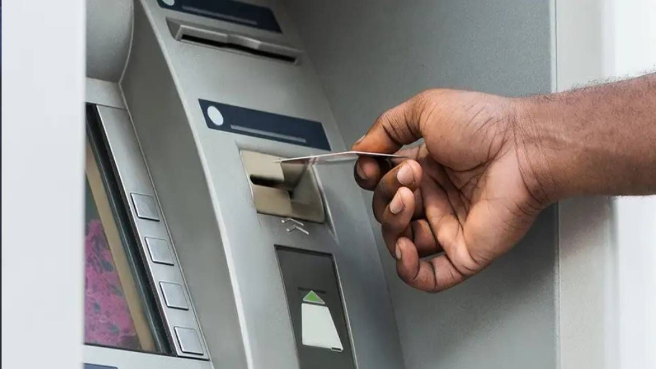 ATM'den Para Çeken Emekliler Yandı! SGK Uzmanı 'Büyük Sıkıntı' Diyerek Uyardı - Resim: 1