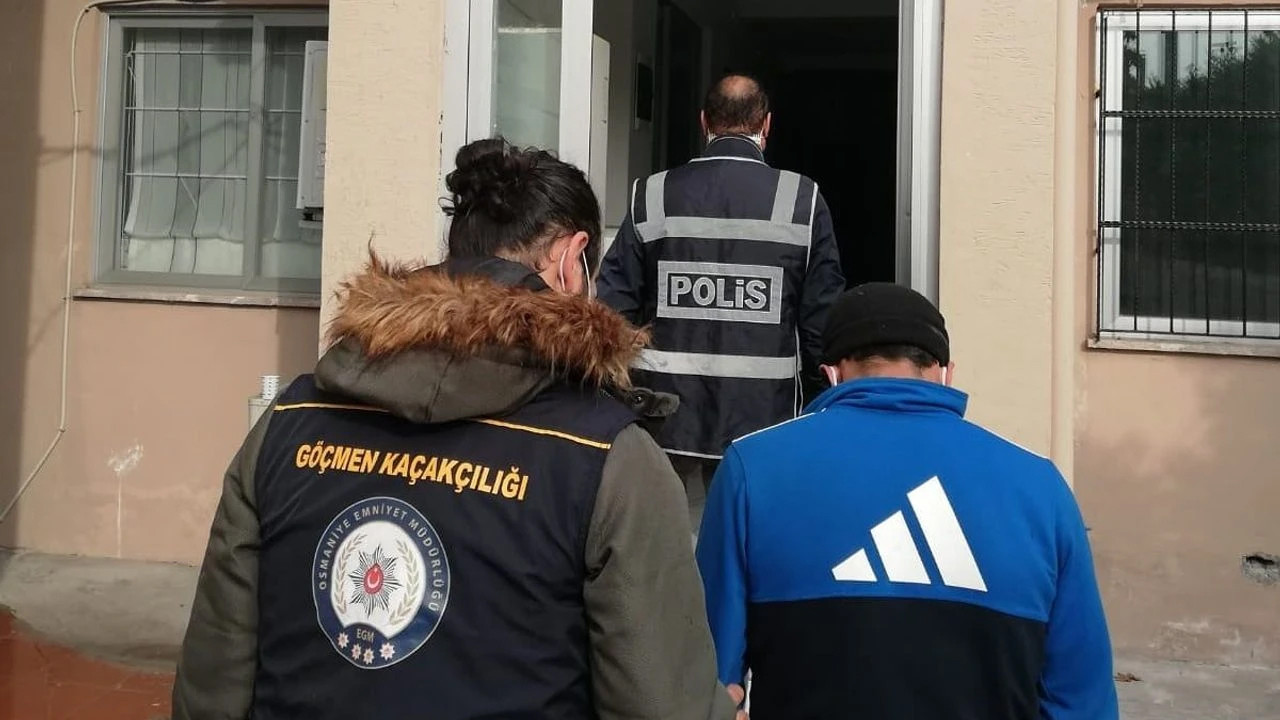 Sakarya'da Tır Dorsesinde 14 Kaçak Göçmen Yakalandı