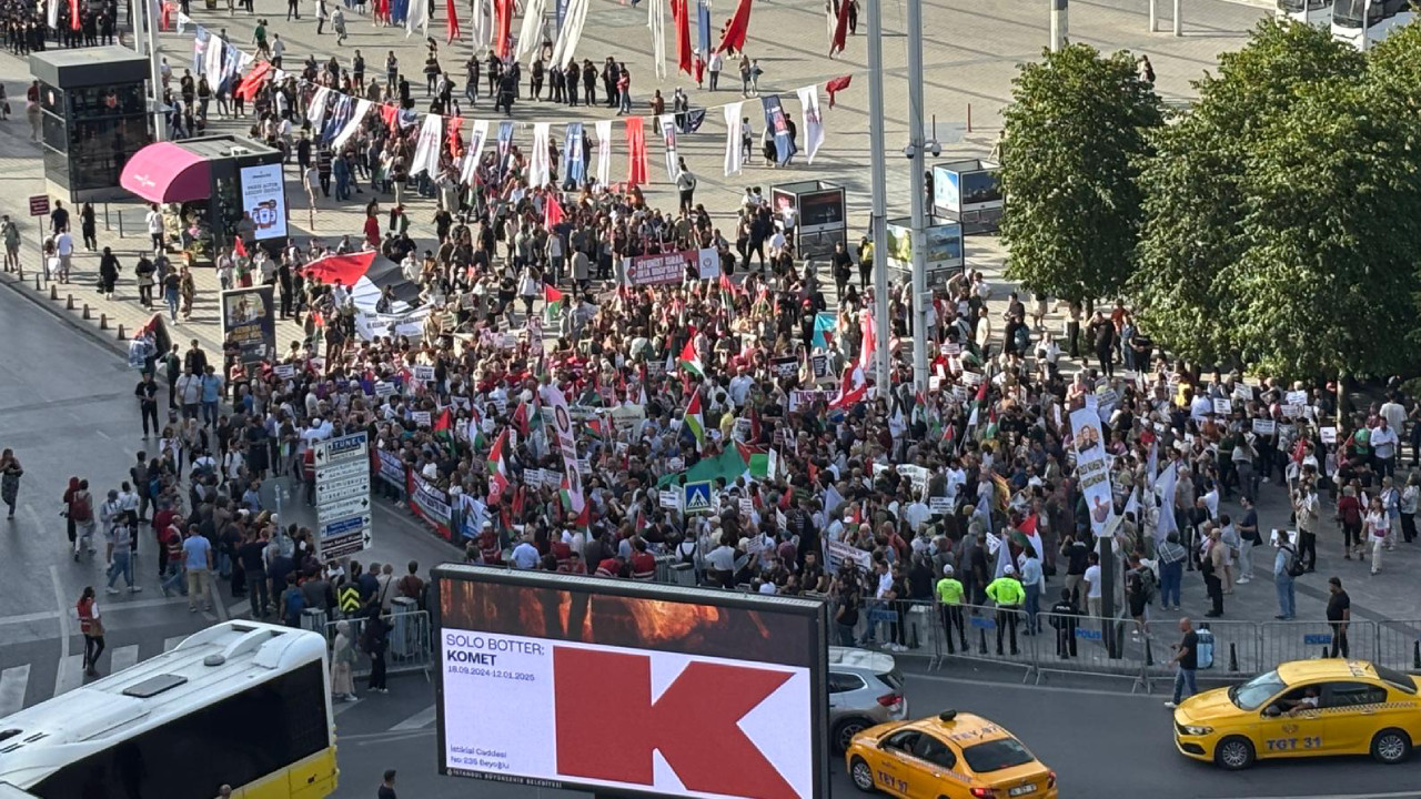 Taksim'de Filistin İçin 'Soykırıma Son' Yürüyüşü