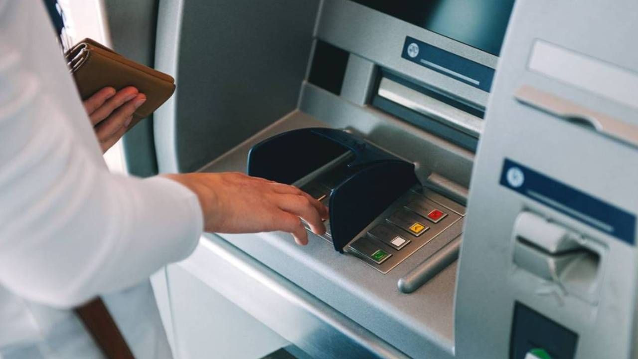 ATM'lere Yeni İşlem Menüsü Geldi: Yanlışlıkla Bu Tuşa Basan Yandı - Resim: 1