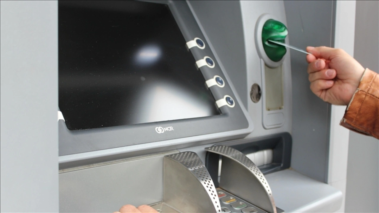 Kartınızı ATM’ye Sokmadan Önce Bu İşlemi Mutlaka Yapın! Yoksa... - Resim: 1