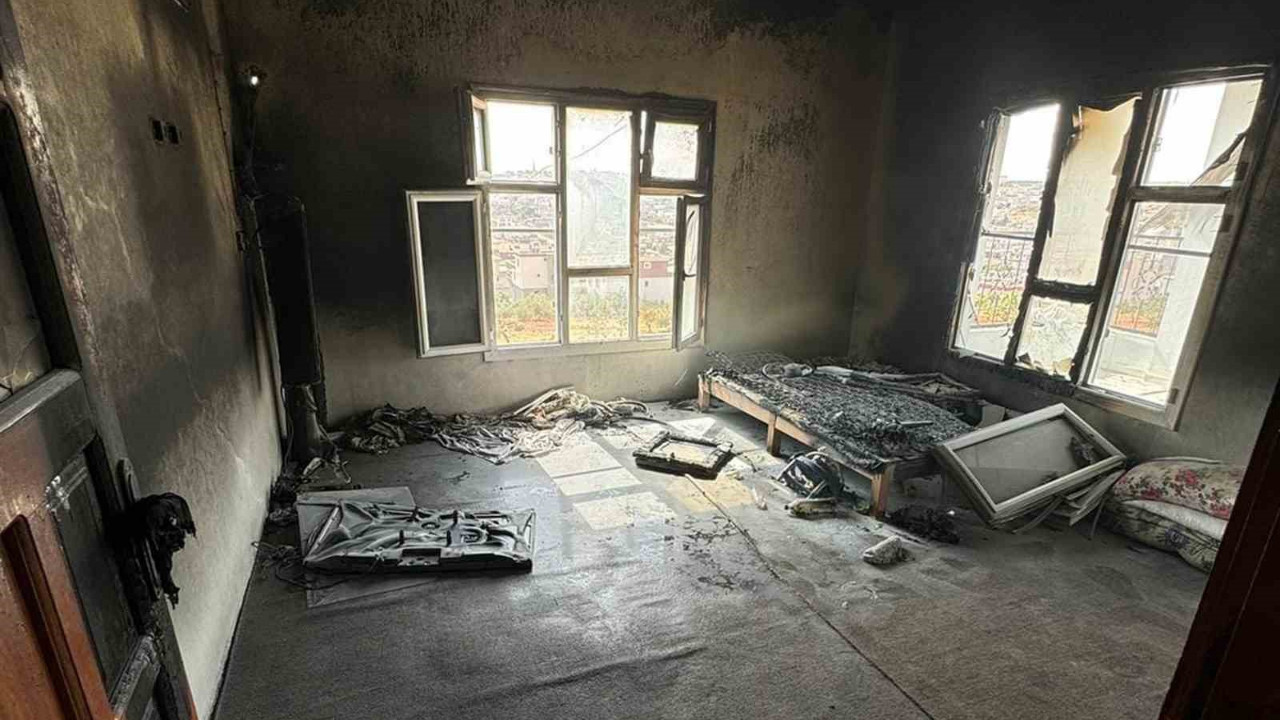 Gaziantep'te Bir Evde Çıkan Yangında Tüm Eşyalar Kül Oldu