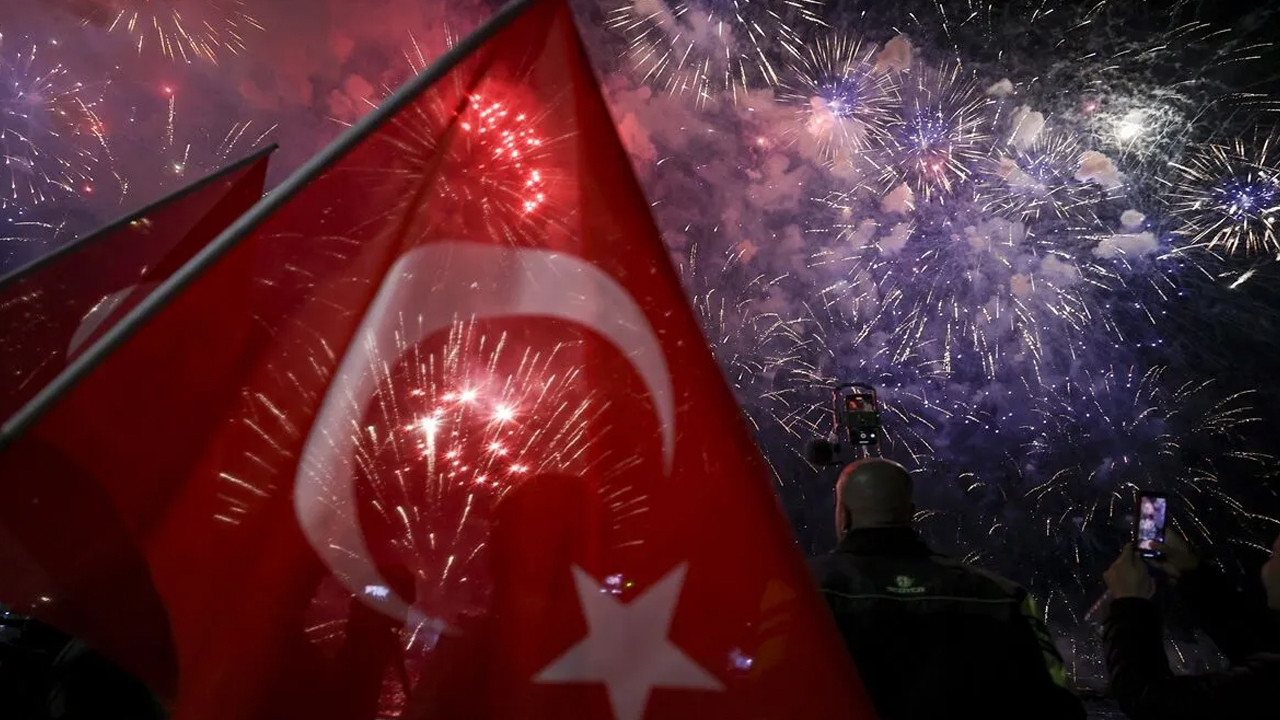 İBB, Cumhuriyet Coşkusunu Tüm İstanbul'a Yaşatacak