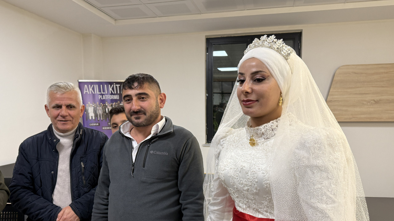 Kar Nedeniyle Mahsur Kalan Gelin ve Damat 11 Saat Sonra Kurtarıldı