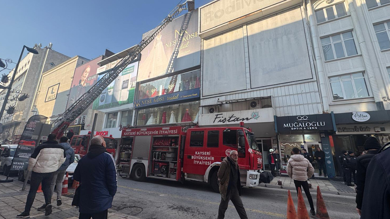 Kayseri'de Mağazada Korkutan Alevler