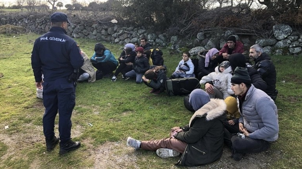 Çanakkale'de 12'si Çocuk 22 Göçmen Yakalandı