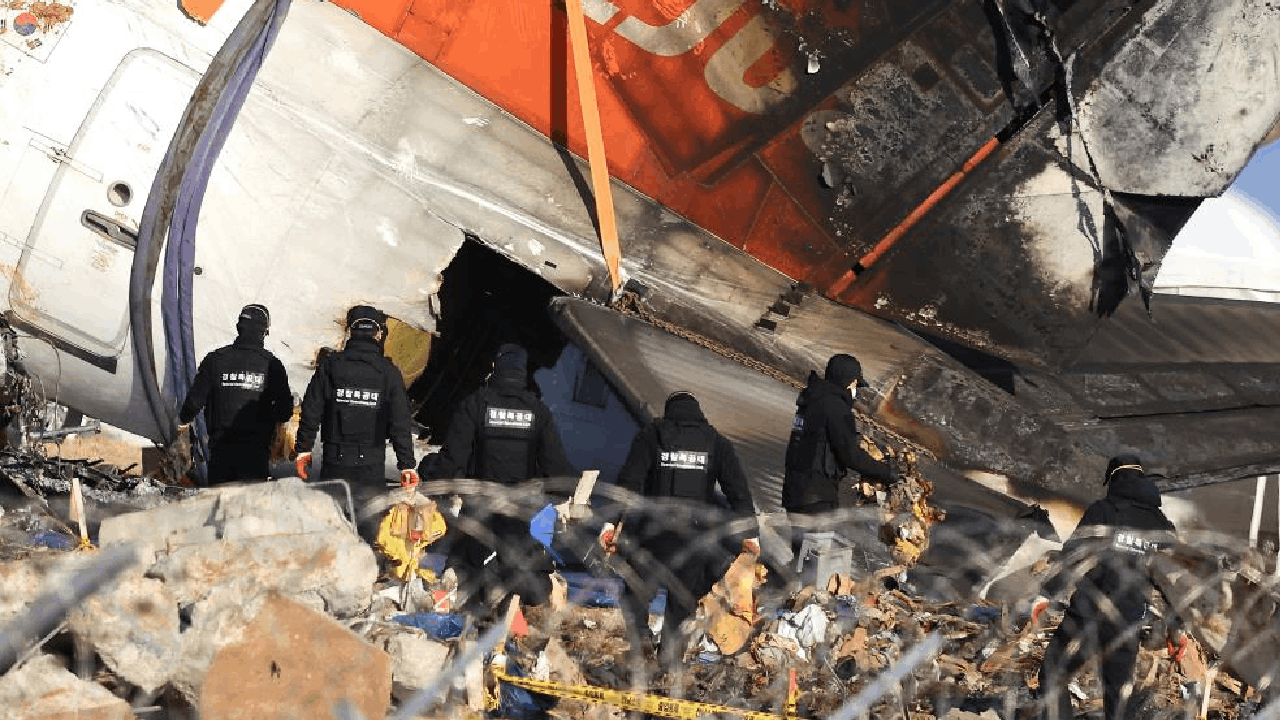 Güney Kore'deki Uçak Faciasında Çarpıcı Detay: '4 Dakika Önce...'
