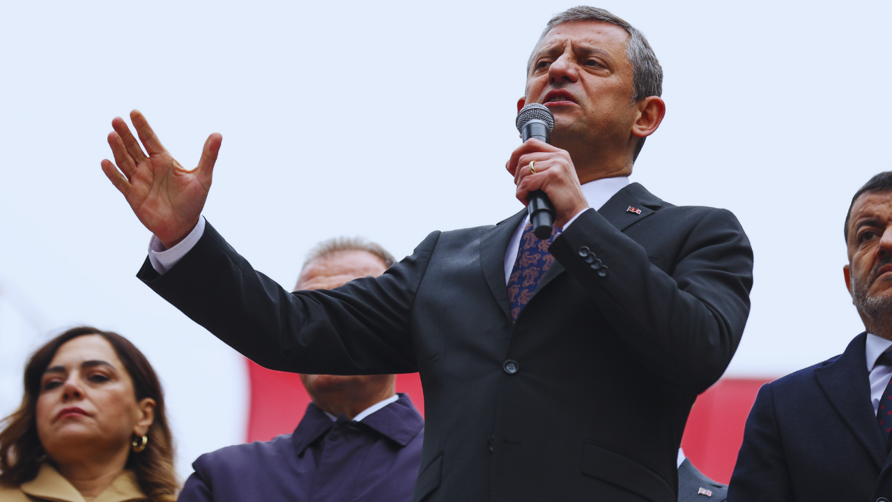 CHP MYK İstanbul'da Toplandı: Beşiktaş İçin Karar Alınacak, Özel'den Açıklama Bekleniyor