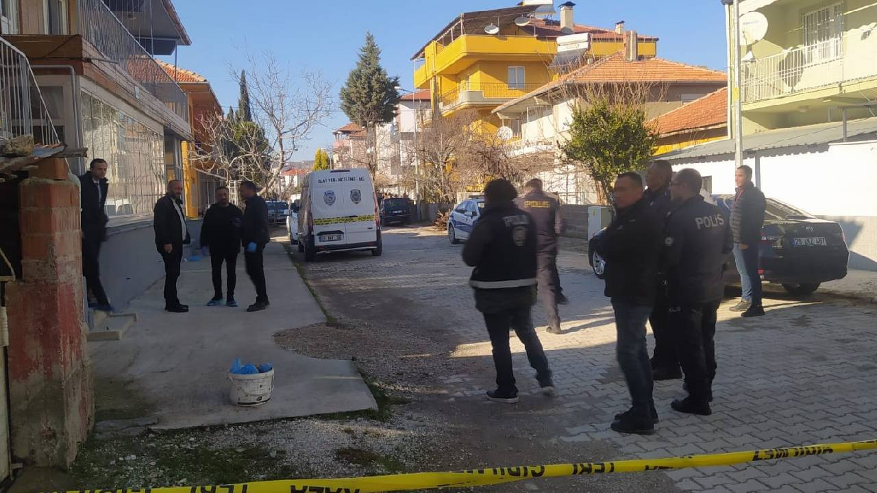 Denizli’de Kan Donduran Olay, Kayıp Kadının Cansız Bedeni Komşusunun Bahçesinde Çuvalda Bulundu - Resim : 3